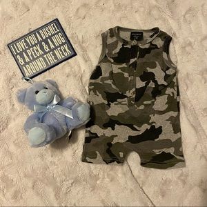 Little Bipsy camo romper 6-9m